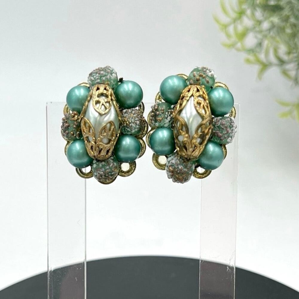 Vintage 1950's Green Faux Pearl Sugar Bead Gold Filigree Clip
Earrings